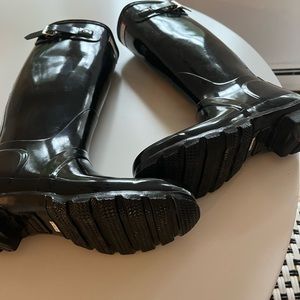 Hunter Tall Gloss Rain Boots-size 7